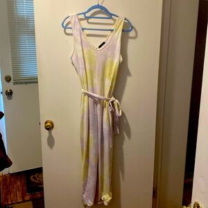 Medium sleeveless v-neck tie-dye romper